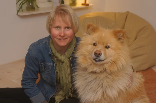 Maria Sundvall och terapihunden Abbe