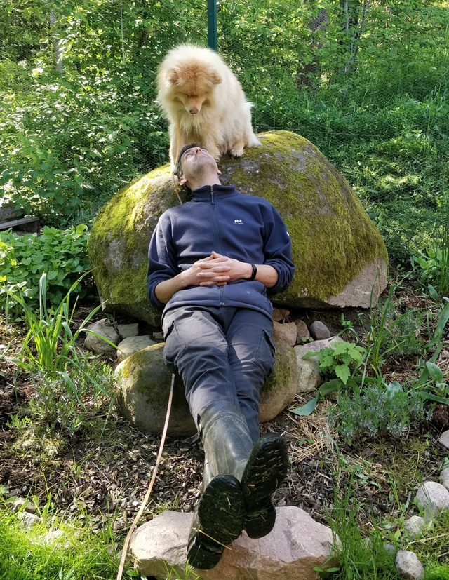 Erik och terapihunden Abbe