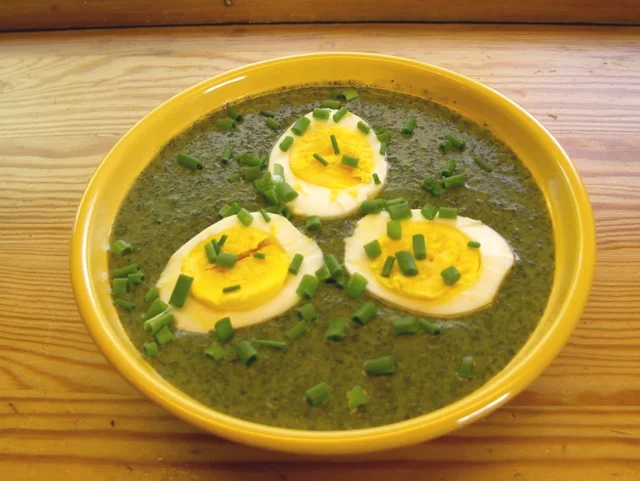 Nässelsoppa med kokos och ingefära