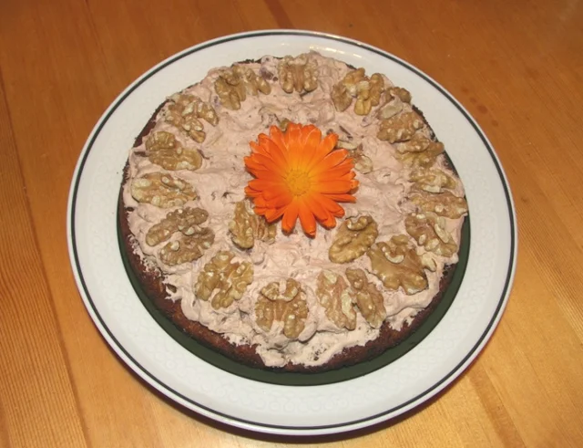 Valnöts- och mandeltårta