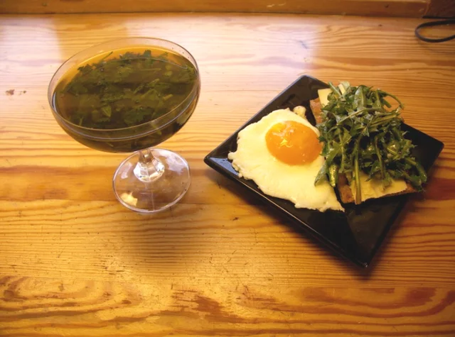 Vårens enklaste och billigaste nässelsoppa