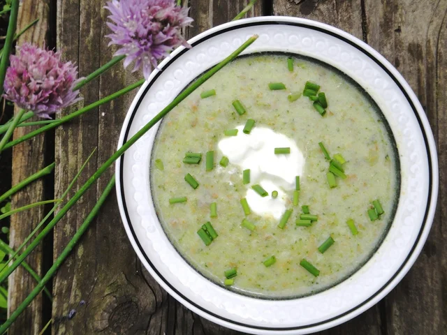Broccoli, potatis och kantarellsoppa
